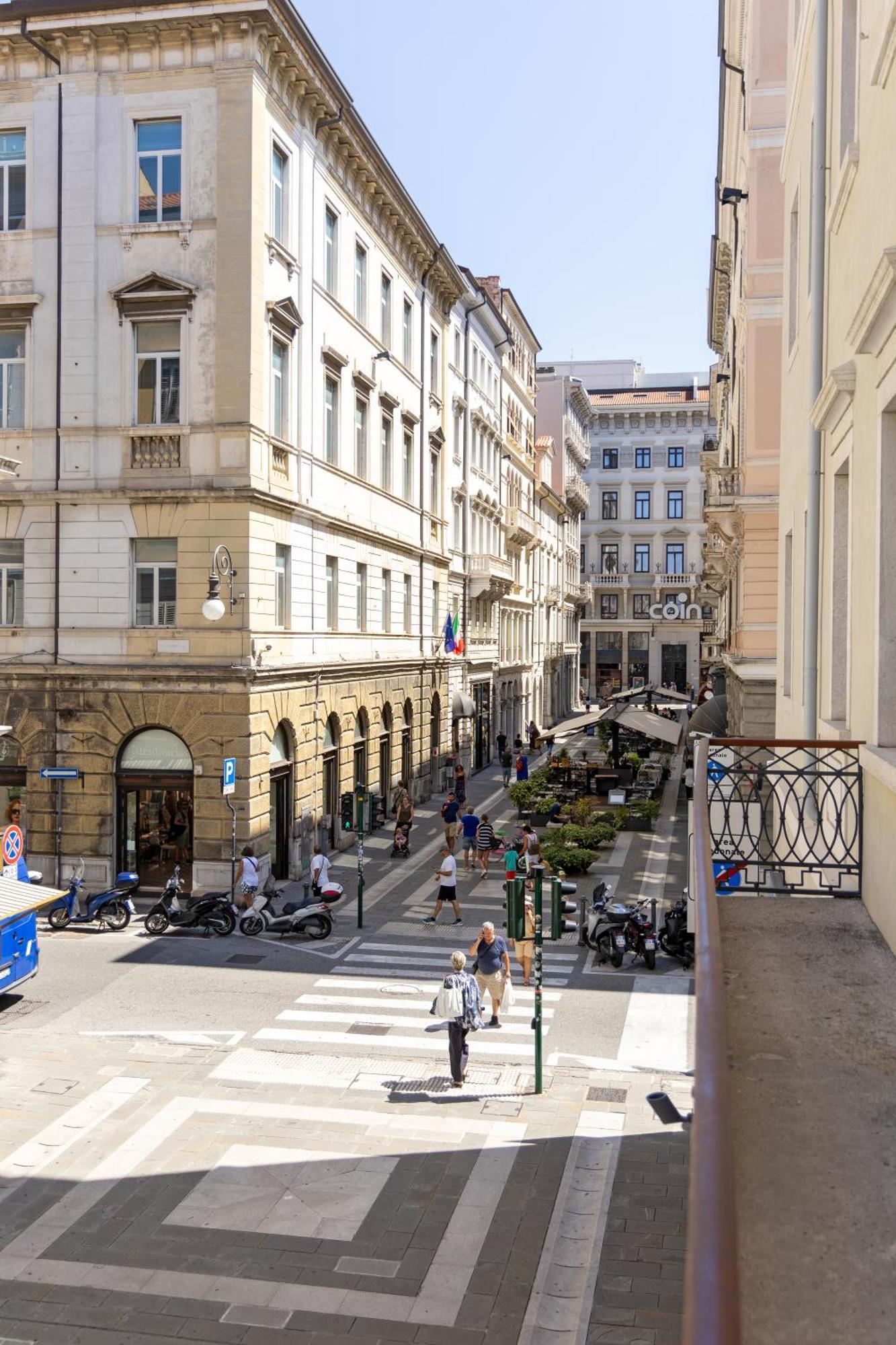Teatro Romano Exclusive Suites Trieste Eksteriør billede