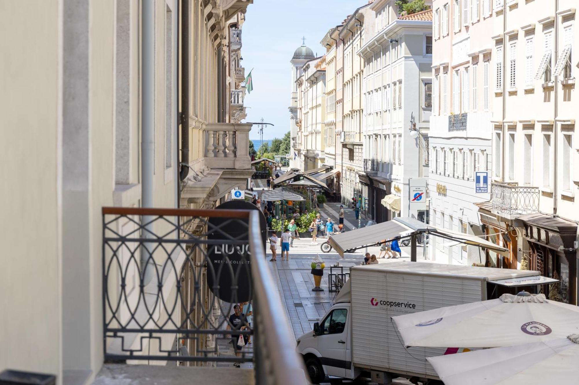 Teatro Romano Exclusive Suites Trieste Eksteriør billede